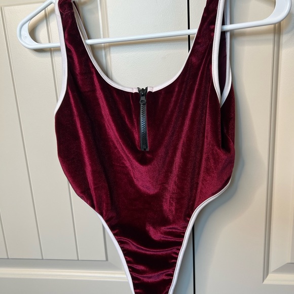 Cute 2 piece maroon velour suit size medium - Picture 1 of 2